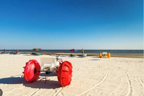 Beach nearby, sun loungers, beach towels