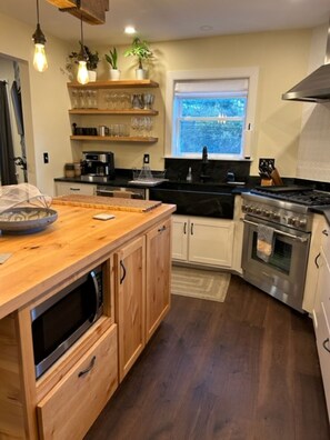 Fridge, microwave, oven, stovetop - The Greenstone House in Vermont’s Northeast Kingdom! (Burke)