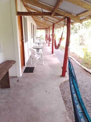 Vista frontal de la propiedad