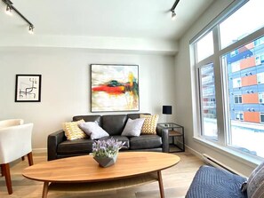 Living area - One Bedroom Suite in Downtown Sidney (Sidney)