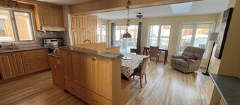 Montreal, Ahuntsic, spacious, warm, well-equipped family home. 