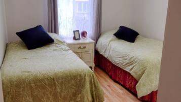 2 bedrooms, desk, iron/ironing board, travel cot