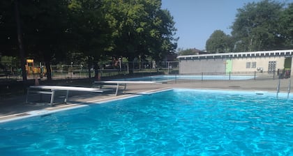 Montreal, Ahuntsic, spacious, warm, well-equipped family home.