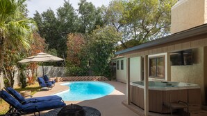 Pool - Amazing Modern Retro Pool Home, with state of the art Jacuzzi hot tub (San Antonio)