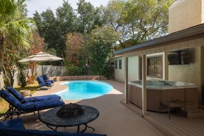 Pool - Amazing Modern Retro Pool Home, with state of the art Jacuzzi hot tub (San Antonio)