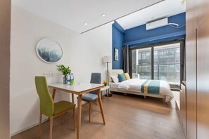 Elite Loft | Free minibar items, individually decorated, individually furnished, desk