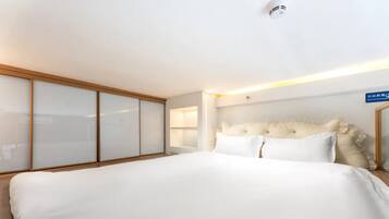 Elite Loft | 1 bedroom, free minibar items, individually decorated
