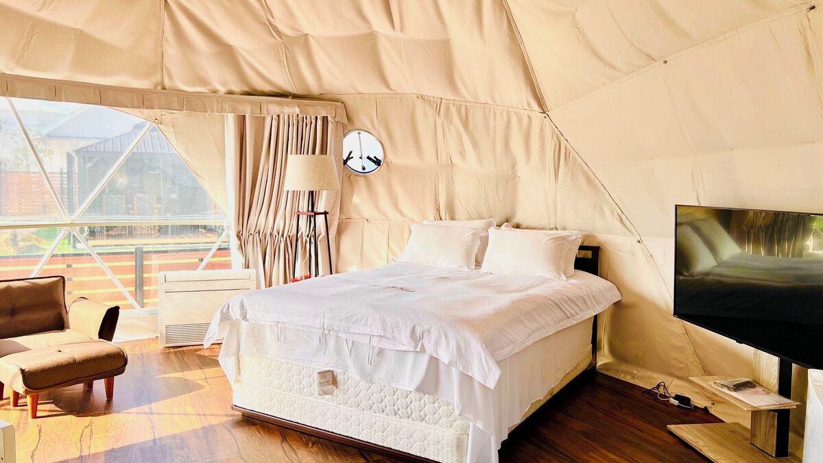 Executive Cabin | Desk, free WiFi, bed sheets