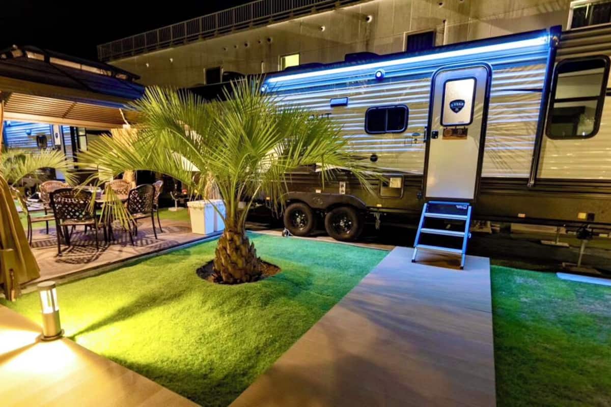 Deluxe Cabin | 1 bedroom, desk, free WiFi, bed sheets