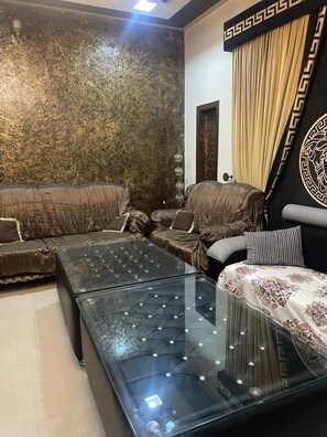 TV, stereo - Warraich villa gt raod gujrat entire (Gujurat)