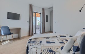 3 bedrooms, iron/ironing board, travel crib, free WiFi