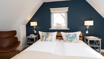 3 bedrooms, in-room safe, desk, iron/ironing board