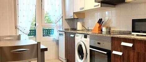 Refrigerador, microondas, horno y lavavajillas