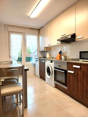 Frigorifero, microonde, forno, lavastoviglie