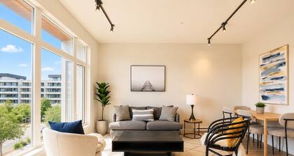 Lovely One Bedroom Suite in Downtown Sidney