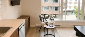 Charming Condo in Sidney!