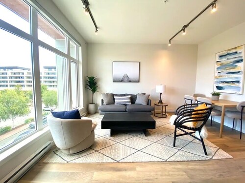 Charming Condo in Sidney!