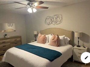 3 slaapkamers, een strijkplank/strijkijzer, wifi, beddengoed