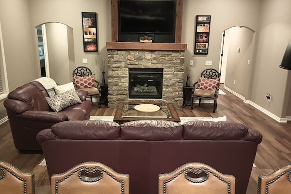 Smart TV, fireplace