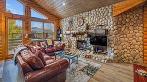 TV, fireplace - Luxurious 2BDR in Deer Valley with Hot Tub (Park City)