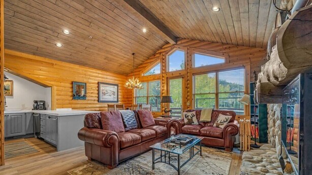 TV, fireplace - Luxurious 2BDR in Deer Valley with Hot Tub (Park City)