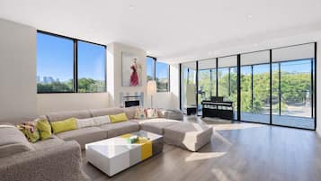 Televisión, oficina