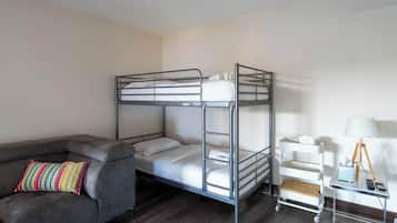 3 bedrooms, desk, iron/ironing board, WiFi