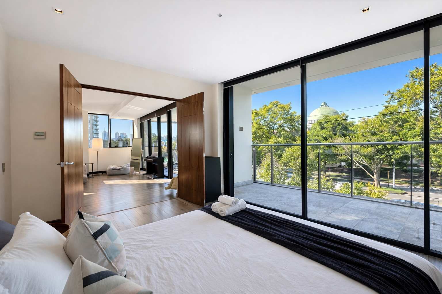 3 habitaciones, escritorio, tabla de planchar con plancha y wifi 