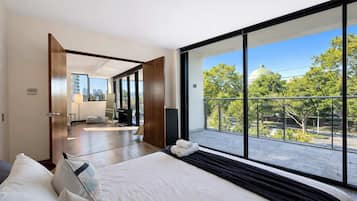 3 habitaciones, escritorio, tabla de planchar con plancha y wifi