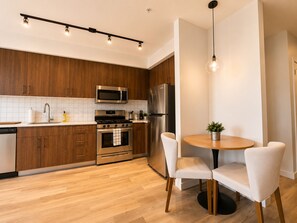 Fridge, microwave, oven, stovetop - Lovely One Bedroom Suite (Sidney)