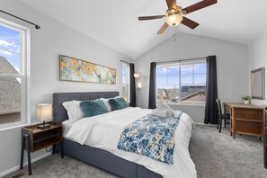 4 Schlafzimmer, Schreibtisch, Bügeleisen/Bügelbrett, Reisekinderbett