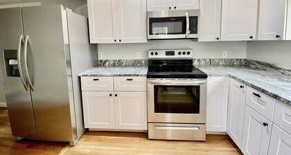 Charming Retreat - Central A/C, Firepit, Walk to Downtown