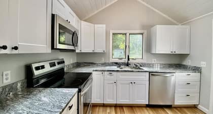 Charming Retreat - Central A/C, Firepit, Walk to Downtown