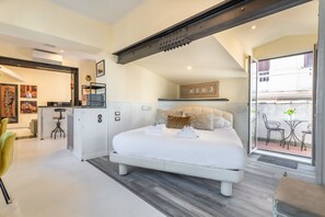 Iron/ironing board, free WiFi, bed sheets