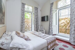 3 chambres, fer et planche à repasser, Wi-Fi gratuit, draps fournis