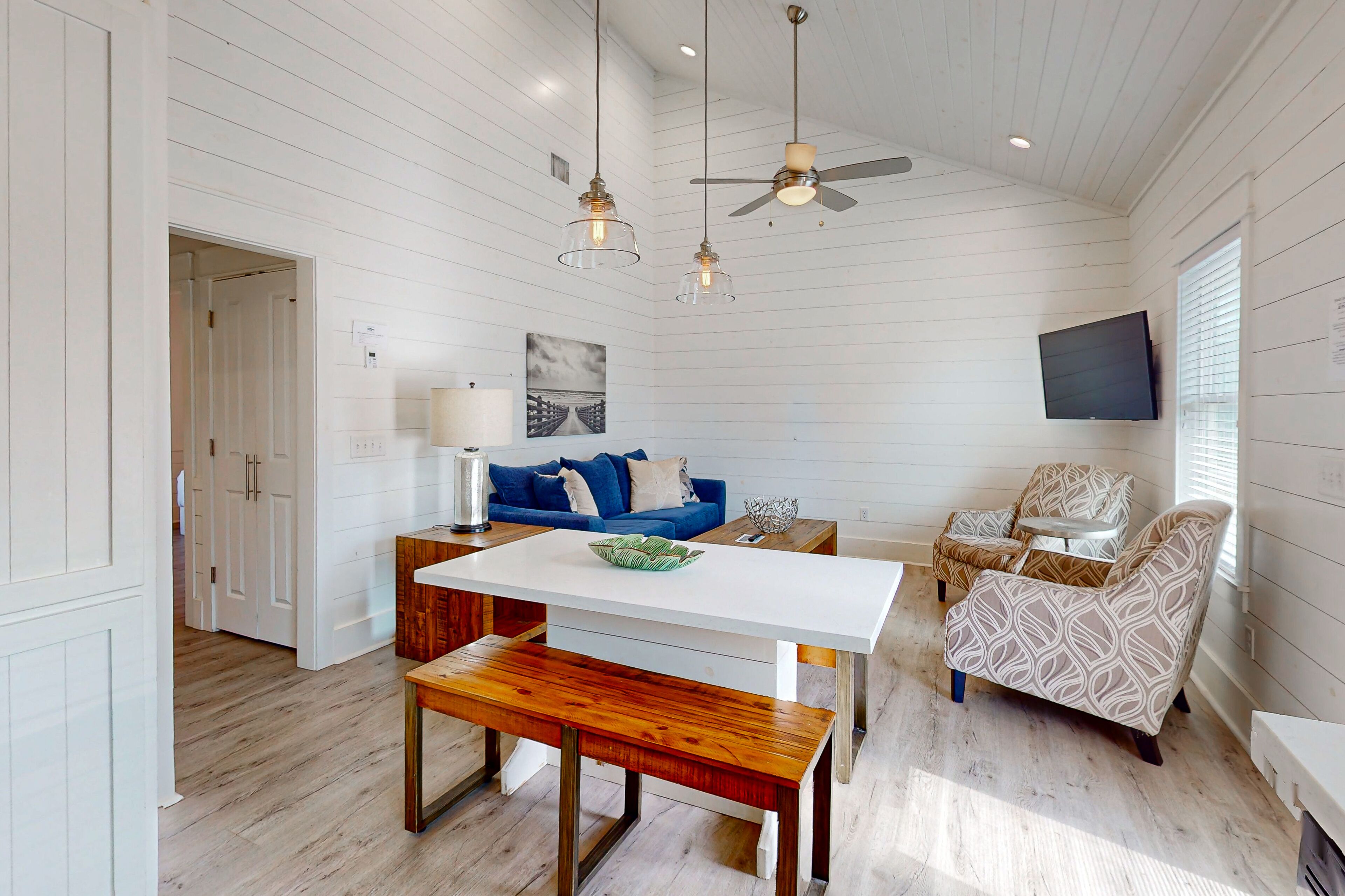 Golf Cart Included, Pet Friendly, Shared Pool, Parking For 1 Vehicle - Port Aransas, TX