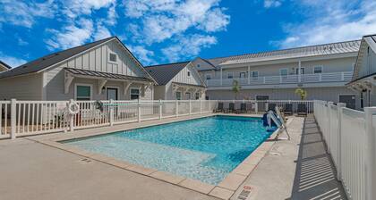 Golf Cart Included, Pet Friendly, Shared Pool, Parking for 1 Vehicle