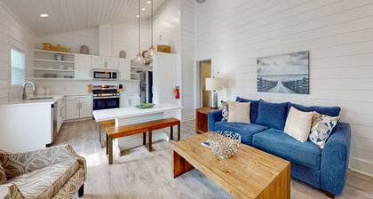 Golf Cart Included, Pet Friendly, Shared Pool, Parking for 1 Vehicle