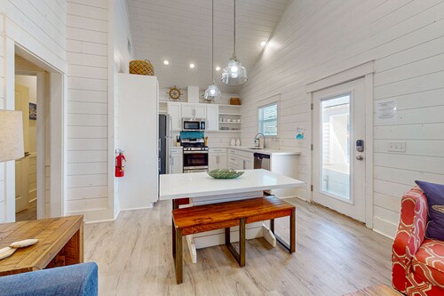 Golf Cart Included, Pet Friendly, Shared Pool, Parking for 1 Vehicle