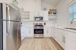 ثلاجة، ميكروويف، فرن، موقد طهي مسطح