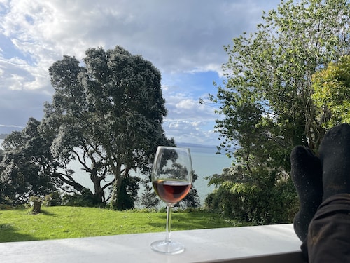 Sunset Haven - Waterfront Retreat