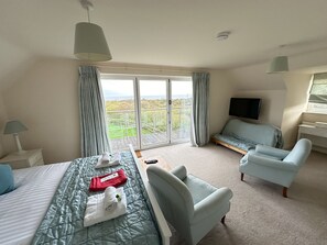 4 عدّة غرف نوم ومكواة/لوح كي وواي فاي مجانًا وملاءات أسرّة