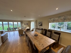 Interior - Stunning SEAVIEW Coastal Cottage - Sleeping 8 in 4 Bedrooms - Pool and Beach Access Included. (Filey)