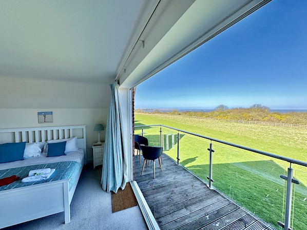 4 عدّة غرف نوم ومكواة/لوح كي وواي فاي مجانًا وملاءات أسرّة