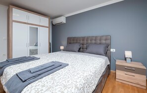 2 عدّة غرف نوم وواي فاي مجانًا وملاءات أسرّة