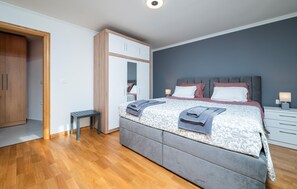2 habitaciones, wifi gratis y ropa de cama 