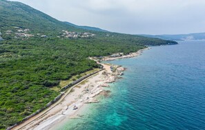 Una playa cerca