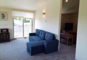 Living area - Villa Calabria (Seattle)