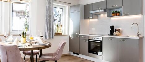 Réfrigérateur, four, plaque de cuisson, lave-vaisselle