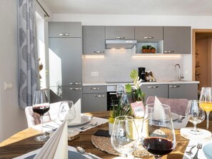 Fridge, oven, stovetop, dishwasher - Elegant holiday home, 400m to the ski bus (Wildschönau)